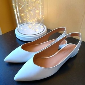 BANANA REPUBLIC, White Pointy Toe Slingbacks